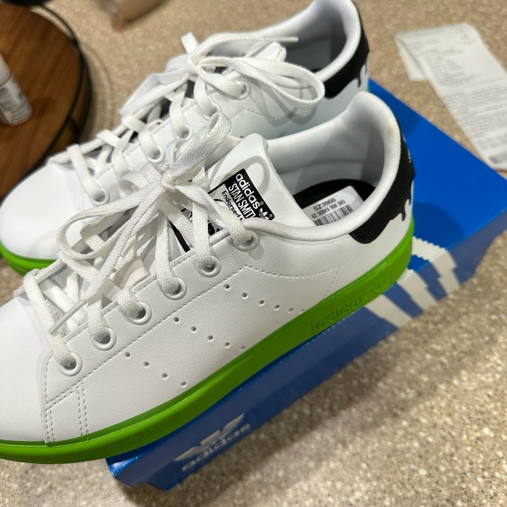 UNIQUE Adidas Stan Smith: kids 4.5, womens 6
